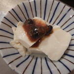 神楽坂 もんじゃ - お通しの豆腐