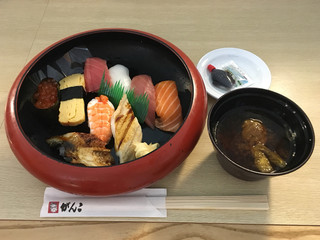 がんこ寿司 - 寿司定食［上］とろ入（味噌汁）1550円