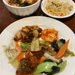 九龍城飯店　 - 食べ放題(¥999)+ドリンクバー(¥180) 温菜盛り付け例