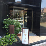 Beni Suzume - 店舗の入口です。