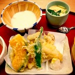 王寿庵 - 十割蕎麦御膳
      とろろ
      冷製茶碗蒸し
      天婦羅盛合せ