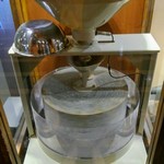 王寿庵 - 外観
      電動石臼製粉機