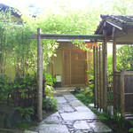 未在 - 風情あるアプローチ