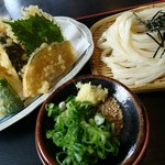 Udon Sankei - 天ざる980円→ﾗﾝﾊﾟｽ利用で500円☆ｻｸｻｸ天ぷらと太麺うどんが美味しかった☆＋100円でｺ-ﾋ-付けられます☆9/19