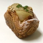 トラン・ブルー - 梨のデニッシュ　税込350円