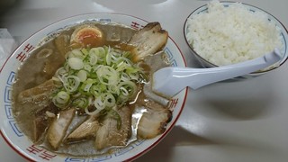 ラーメン麺雅 - これでライス小(笑)量が多い！