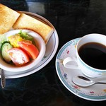 志摩 - ホットコーヒー（350円）、モーニング（トースト、サラダ）