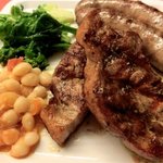 トラットリア 29 - 「ヤーコン豚　肩ロースのグリル」と「サルシッチャ」:肉好きには堪らない、最強コンビです♪