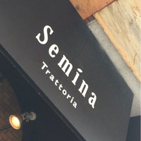 セミーナ - 看板。