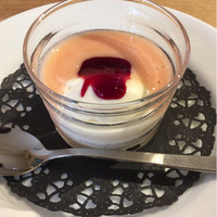 セミーナ - プラムとヨーグルトのムース。感動的に美味しいドルチェでした。