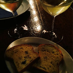VAPEUR - 白ワインとお通しのもちもちした美味しいパン