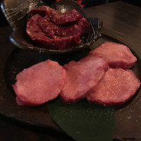 SATOブリアン 本店 - タンとハラミ。贅沢な分厚さ。