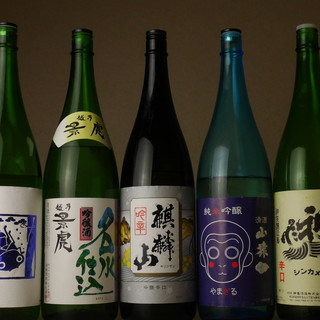 魚料理と相性の良い日本酒は、定番から季節の銘柄までをご用意