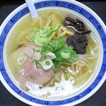 Ottoramenkotora - 塩ラーメンのアップ