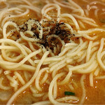 創作麺 やま鳶 - 黒七味をかけて！