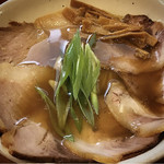 中華そば うえまち - 中華そば 醤油 (780円)＋煮豚トッピング (750円)