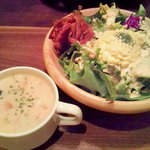 Sutekihausu Gyu Gyu Masa - レディースセットのサラダとスープ