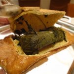 ル・シズィエム・サンス・ドゥ・オエノン レストラン - ヒラメの岩塩包み焼き