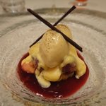 ル・シズィエム・サンス・ドゥ・オエノン レストラン - 苺の赤ワインマリネ