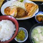 角屋食堂 - 「ハンバーグ定食」（980円）。めっちゃボリューミィ。