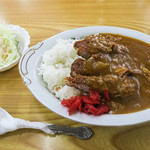 角屋食堂 - 「カツカレー」（600円）。こんもり盛られてます。