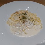 Osteria humming bird - 4種チーズと秋田県産白神アワビ茸のクリームソース