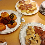 ガトーマスダ - たまごパンケーキ数種、カットパウンドケーキ数種（こちらは最後までありました）