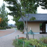 小布施堂本店 - 町営駐車場　１日５００円（２０１７年９月現在）