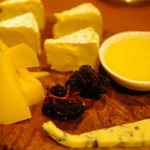 肉バル ブルーノ - チーズ盛り合わせ
