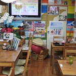 南国キッチン次郎 - 店内の雰囲気