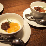 カフェ マメヒコ - 紫花豆の甘煮と瀬戸内オレンジのシロップ漬け(320円)と紫花豆の甘煮と林檎ソース(320円)