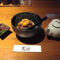 馬桜 下通り店 - 馬肉ごまダレ丼ウニ乗せ￥