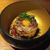 馬桜 下通り店 - 馬肉ユッケ