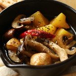 お野菜小皿料理のワインバル KiboKo - 旬野菜と根菜のアヒージョ