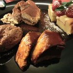 トラットリア 29 - 大人のプリン、ティラミス、チョコレートムース、ホワイトチョコ生地にカスタードと苺♪