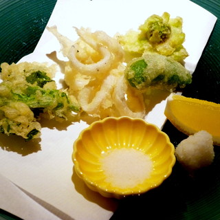 ふくすけ - 季節の天ぷら　素材の持ち味を保ちつつ、さりげなく、そしてカラッと揚げる。