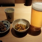 焼鳥 山もと - お通し３品と生ビール