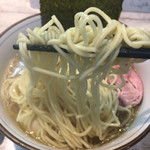 中華そば 四つ葉 - 真っ白で美しい低加水中細ストレート麺