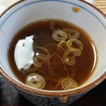 純手打ち十割そば 蕎澤 - 蕎麦湯で割った汁。