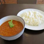 シナモン - チキンカレー（トマト＆玉ねぎベース、辛さ２、950円）