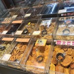 元信 - ドライフルーツ売場