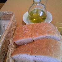 イタリア料理 リストランテ フィッシュボーン - 自家製フォカッチャ
