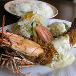 クイーンベル - ジャンボ海老フライ定食　　海老の頭部下に鶏の唐揚げ