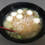 Miss Saigon - 料理写真:Fish balls rice noodle soup $13.8