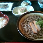 Shinshiyuu An - 粟ごはん　きびなごの天ぷら　とり天　などがついた　そば定食