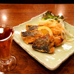 神谷バー - おつまみは「さわらの竜田揚げ」。