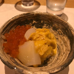 鮓 きずな - 由良赤雲丹、淡路烏賊、北海道生いくら