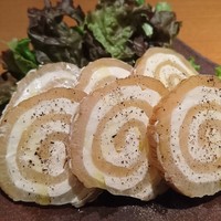 UMAMI日本酒弐番館 - いぶりがっこチーズ鳴門巻