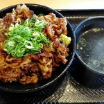 カルビ丼とスン豆腐専門店 韓丼 - 「カルビ丼(大)＆わかめスープ」850円