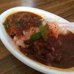 マガリ カレー - 蚤の市  ポークカレーとアフターグローあいがけ